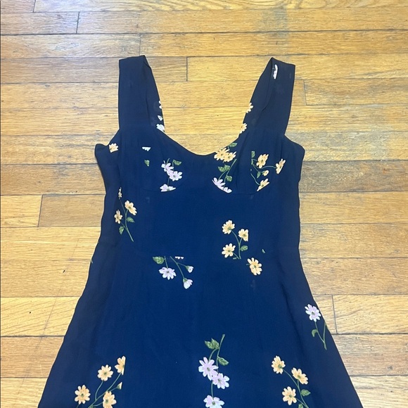 Reformation The Fulton Midi Dress in Navy Floral, size 4 - Picture 4 of 16